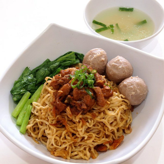 Mie Ayam & Bakso Cinta Rasa: Kenikmatan yang Menggigit Jiwa di Cilacap